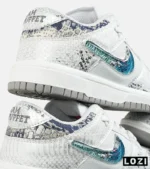 کفش کتانی مردانه و زنانه سفید آبی NIKE dunk low steam puppet مدل 7223 - Image 4