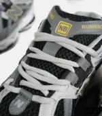 کفش کتانی طوسی مشکی New Balance 1906R مدل 7363 - Image 3